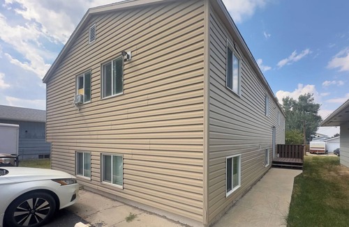 Gillette Apartment | Workman’s Rest Pt. 2 – Quiet Upstairs 2BR for Working Travelers