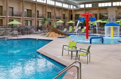South Loop Hotel | Wyndham Bloomington - Mall of America