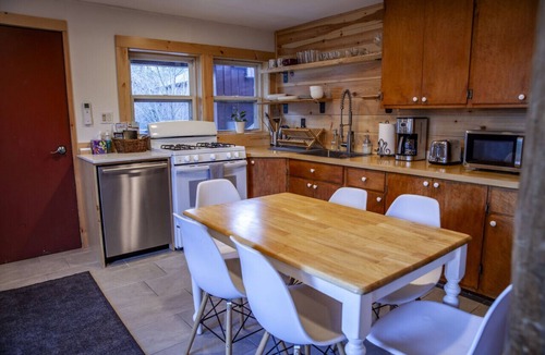 Keene Apartment | Xplorer II - Keene | Modernized Private Apartment in Town | Centrally Located to Major Trailheads