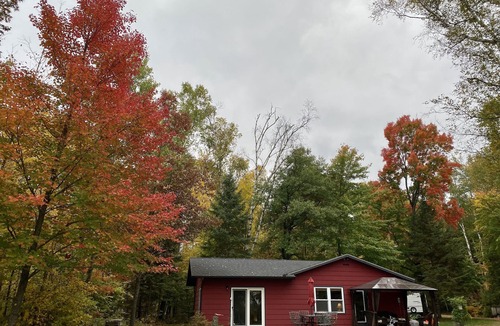 Ironton Cabin | YEAR-ROUND Private, Cozy Lakeside Cabin. Beautiful Views, 2 Boats, Kayak & Canoe