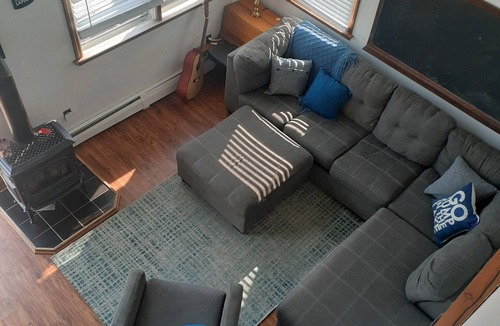 Voluntown House | Year Round Waterfront Lake Cottage