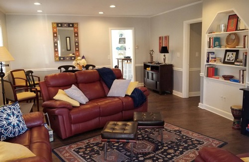 Murfreesboro Cottage | Yellow Door Cottage, walk to town square or MTSU!