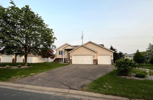 Lino Lakes House | Young Family Equipped Home