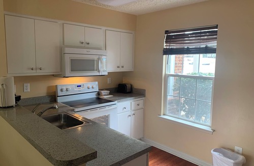Berkeley House | Your family will enjoy this Williamsburg Townhome! 2BDR/2BA Sleeps six!