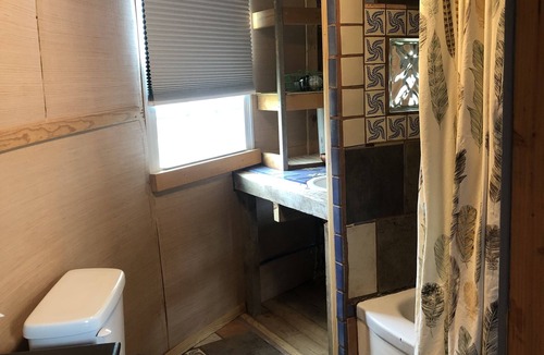 El Prado House | Yurt in Earth-Ship community! Solar Air-conditioning/Heating! Full Kitchen/Bath!