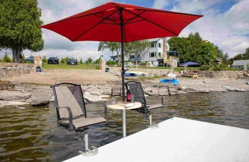 Schuyler Falls House | ZaLo Manor House Lakefront hot tub pets