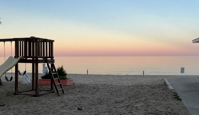 2 bedroom cottage on lake huron