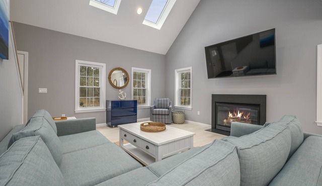 2021 CONSTRUCTION 3BR 3BA. Close to Bike Trail & Beaches. Central AC, Firepit.