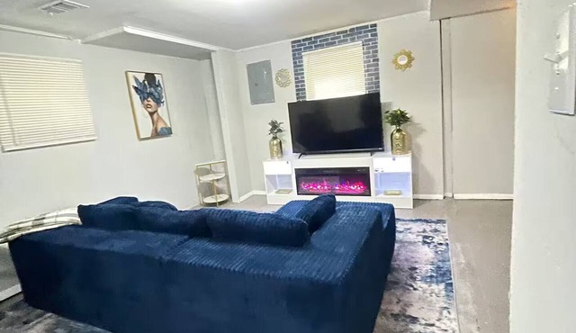 4 Bed 2 Bath Sapphire Oasis w/Gym. Coffee Station and & Standing Desk!