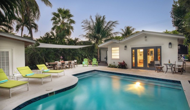 BANYAN ROSE ~ Renovated 4 Bedroom, 2 Bathroom Midtown Home w/Pool!