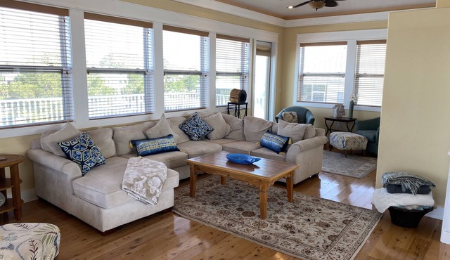 Bay-front! Gorgeous! Spacious! 5/3 Sleeps 14+. Boater's Dream! Close to FSU!
