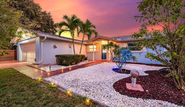 Beach Home: Hot Tub, Game Room & Billiard