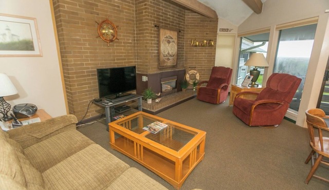 Beachfront Bliss – Cozy Retreat w/Fire Pit, Kitchen & Ocean Views