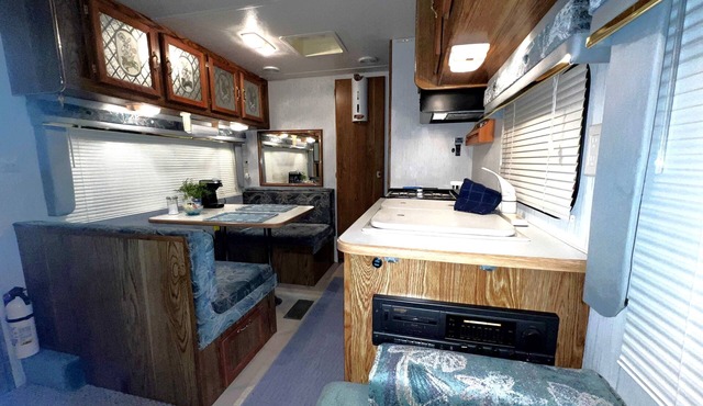 C R Camper - Gateway Getaway