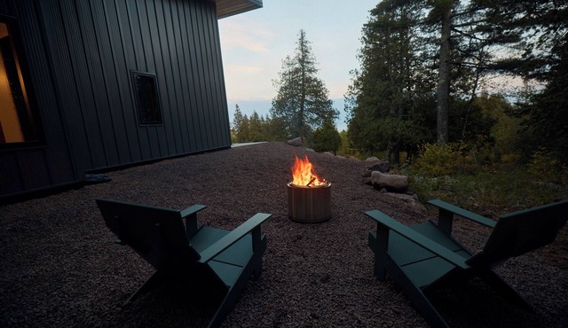 Cedar Solace Cabin: Private Forest & Lake View, Custom Sauna. 7min to Lutsen ski