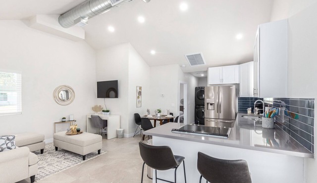 Charming 2BR Home in Phoenix's Historic Dayton Coronado District.