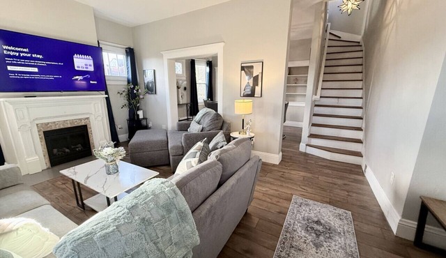Charming 3 BR 2 bath home 10 minutes to downtown