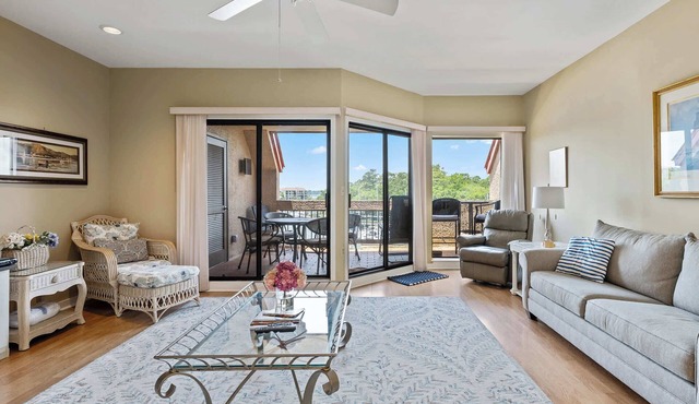 Charming bay view villa with pool, washer/dryer, balcony, TV, & full kitchen
