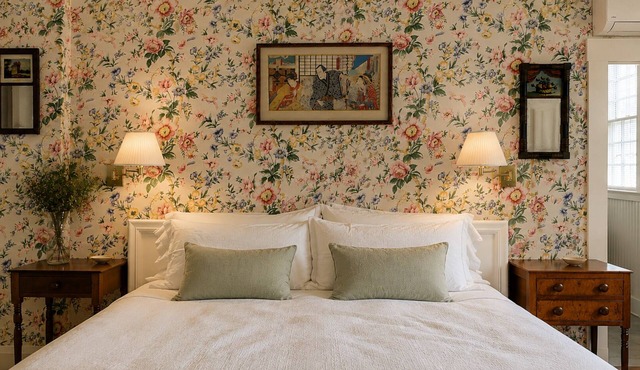 Charming Green Unit - King Bed and Private Bath