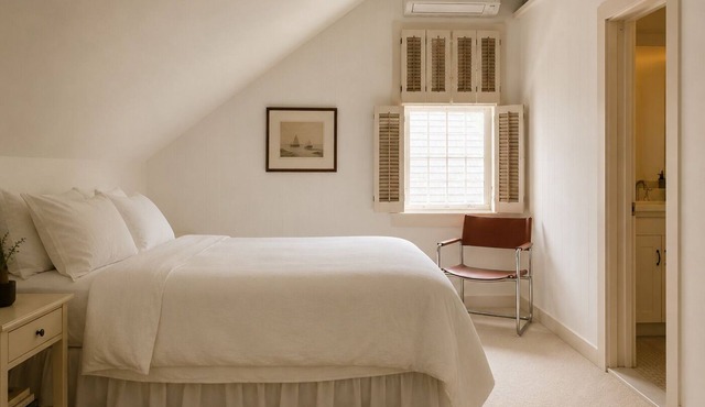 Charming Studio Unit - King and Twin Beds - Private Bath