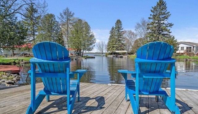 Charming with Modern Amenities, 3 brdms Waterfront, Flexible Rentals