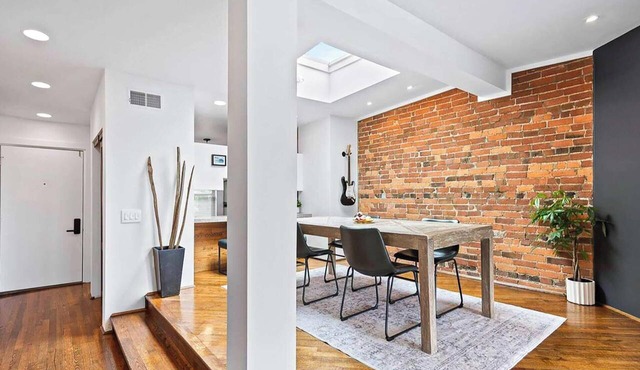 City View Perch Walkable Apt