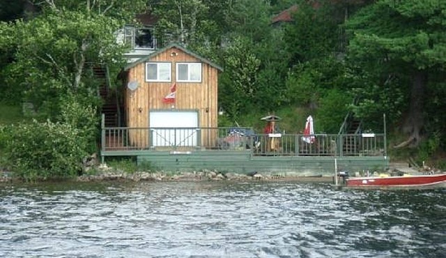 Comfortable Cabin Getaway near Algonquin Provincial Park in Ontario, Canada