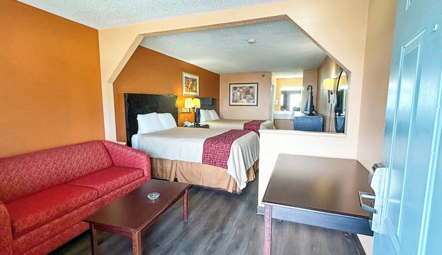 Comfortable Room w/Kitchenette Conveniently Located Near Rice Springs Lake