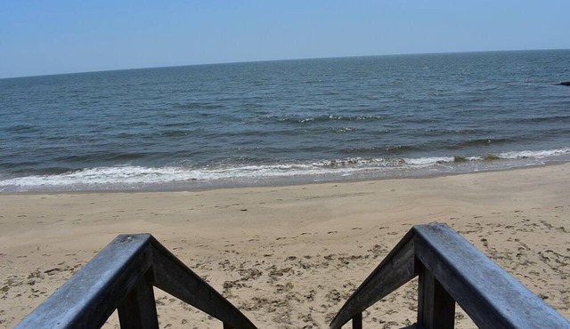 Completely updated 1 bedroom condo unit-steps to a shared private beach!