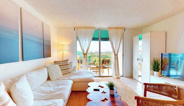 Condo Minutes from Ocean Drive & Miami Beach