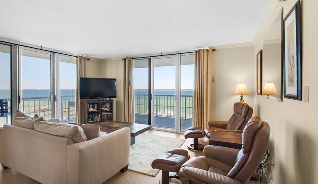 🏖️Corner Wraparound Balcony-Walk2Beach-New UVC HVAC-Pool-3BR Tristan Towers 5A