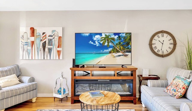 Couples Retreat - Water Views Near Beach