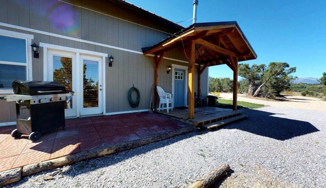 Cozy Cottage with Fire Pit and BBQ Nestled in the Cedar Trees in Blanding, Utah
