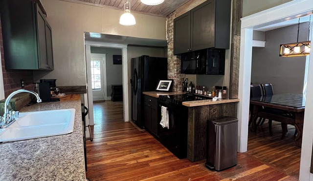 Cozy lodging with ample parking