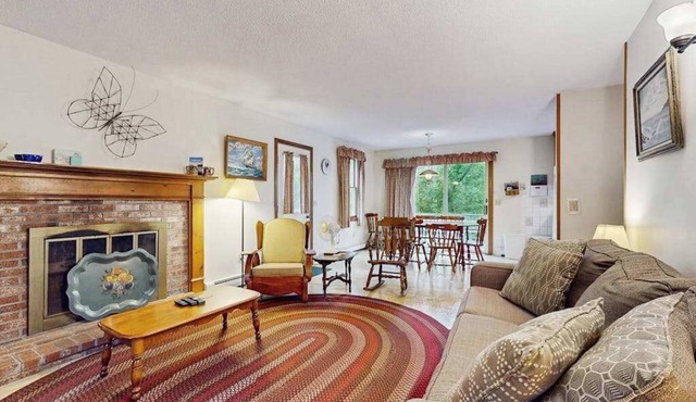 Cozy, Quiet, Secluded - within Short Walk of the Beach