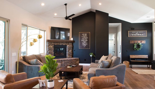 Custom 4bd Mountain & Golf Retreat, Sleeps 8, A/C, Close to All Key Attractions