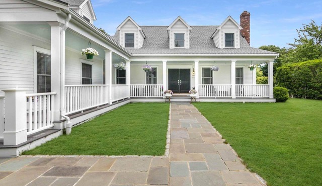 Custom Cape In Edgartown With Hot Tub And Fire Pit