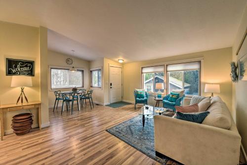 Cute Cottage w/Deck Walk 115 Ft to Brewery & Cafe