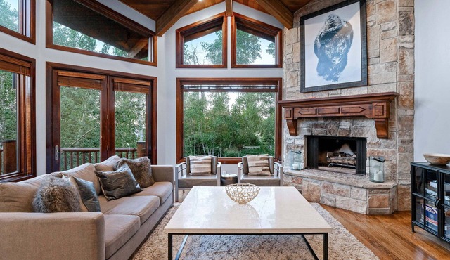 Deer Valley townhome with slopes and trails at your doorstep, sleeps 14.