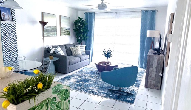Designer's 1BR 1BA Condo 1 Block to Aventura Mall