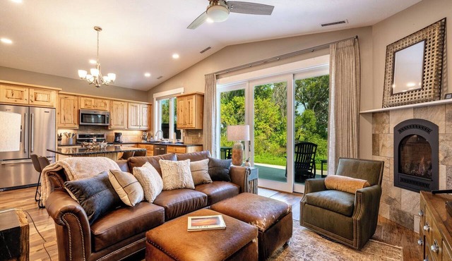 Elegant 2BD, 2BA creekside retreat in Powderhorn Golf Community. This private guest suite comfortably fits 4 & features a cozy fireplace, beautiful kitchen & expansive patio w/a BBQ overlooking Goose Creek. Perfect for a quiet getaway.