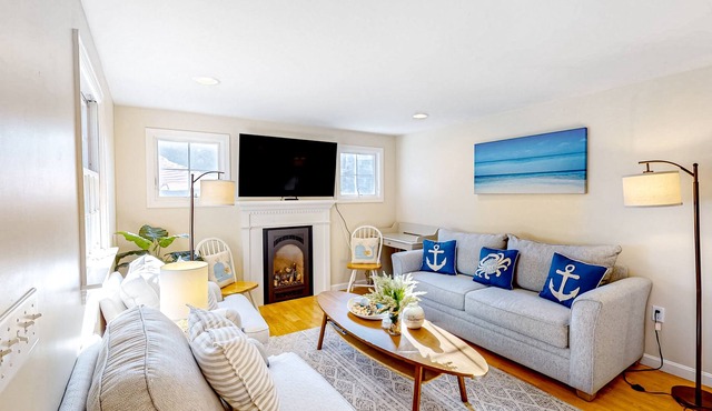 Elegant home steps from Flax Pond with great yard & 3 patios, near beaches