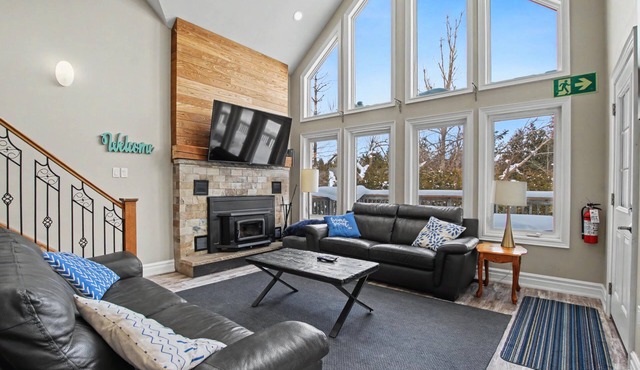 Executive Blue Mountain Chalet, 6 Bedrooms, Sauna