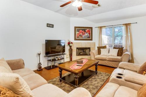 Explore Houston & Beyond! Spring Home w/Backyard
