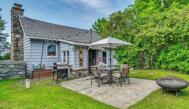 George Lake Escape! Charming 1950s Cabin