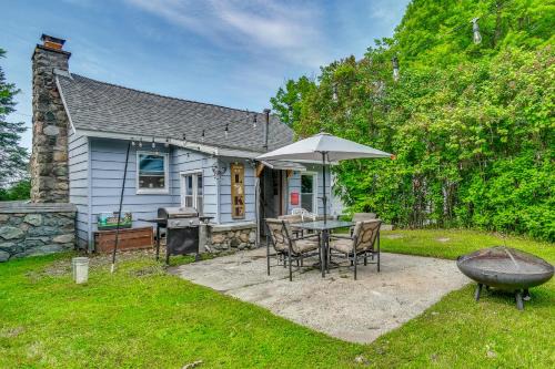 George Lake Escape! Charming 1950s Cabin