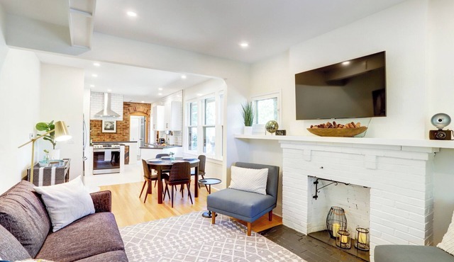 Gorgeous 2-bedroom + Dedicated Office in Downtown Boulder Walk to everything!