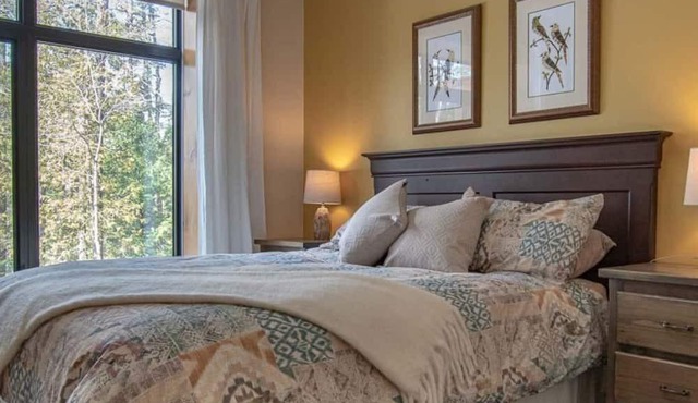 High Falls Echo - Lower-Level of Luxury Waterfront Cottage!