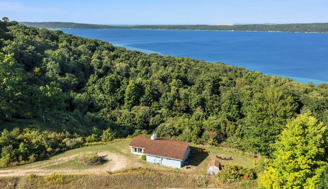 Hill Hideaway - Soaring Views - Newly Renovated - 5 Mins to Frankfort