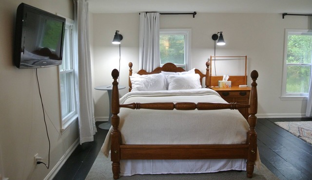 Historic Catskills Farmhouse with Mountain Views with H/S Inter Net Remote Work